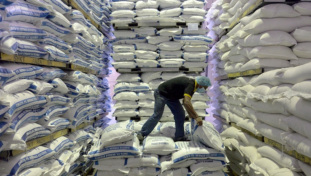 India Resumes Non-Basmati White Rice Exports Amid Rising Stockpiles